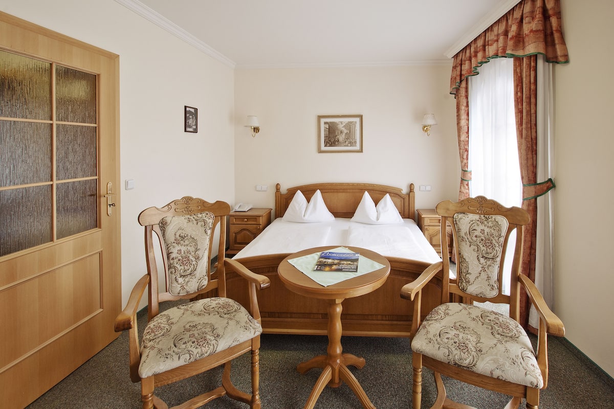 In-room safe, free WiFi, bed sheets