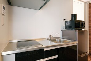 Fridge, microwave, stovetop, electric kettle - GRAND BASE Hakata Haruyoshi (Fukuoka)