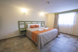 Kamar Comfort, 1 Tempat Tidur King, Bebas Asap Rokok | Seprai premium, brankas, meja kerja, dan tirai kedap cahaya