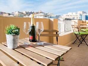 Appartamento Superior, 2 camere da letto, 2 bagni, vista città | Terrazza/patio