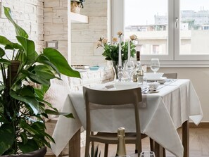 Căn hộ Superior, 2 phòng ngủ, 2 phòng tắm, quang cảnh thành phố | Bếp riêng | Dụng cụ pha espresso, dụng cụ pha cà phê/trà, tủ lạnh, lò vi sóng 