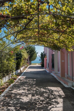Garden view - Seaside Resorts (Corfu)