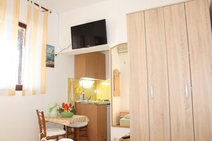 Estudio básico, 1 cama doble, vistas al mar | Vistas desde la habitación