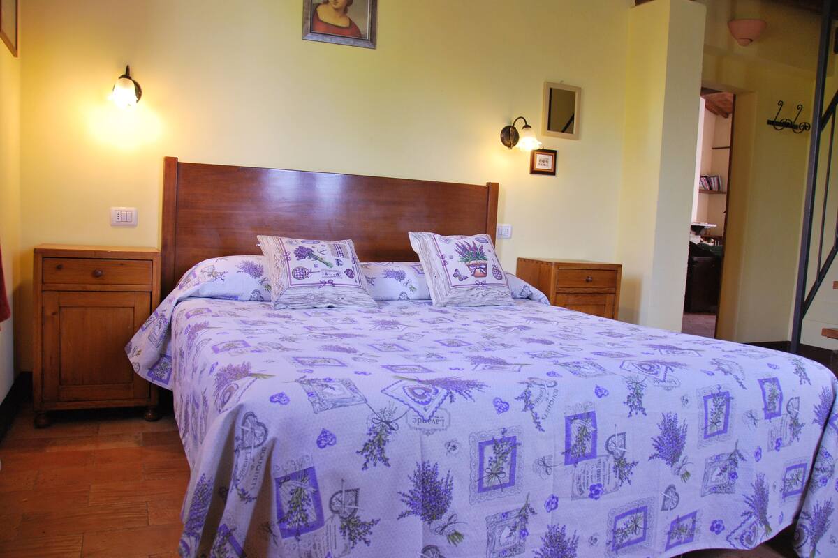 2 bedrooms, desk, iron/ironing board, free cots/infant beds