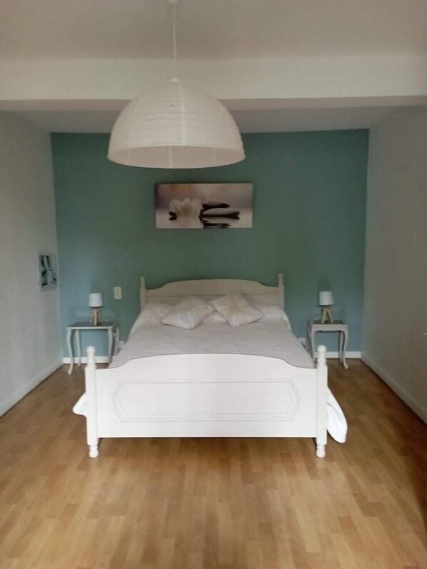 Blackout curtains, free WiFi, bed sheets