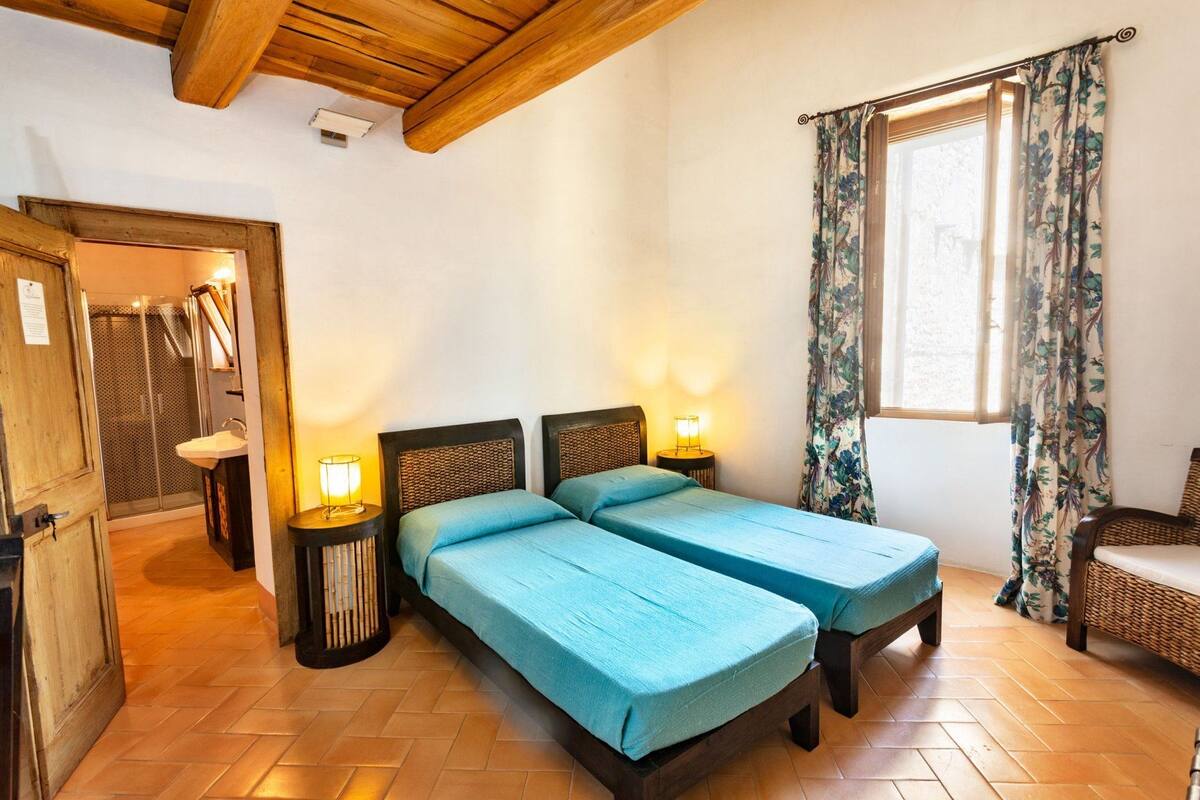 Free cots/infant beds, free WiFi, bed sheets