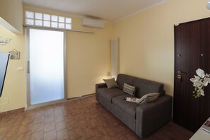 Apartment, 1 Schlafzimmer | Wohnbereich | Flachbildfernseher