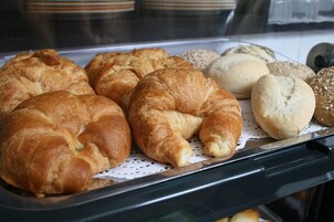 Desayuno continental gratuito y diario