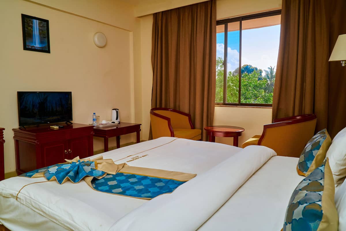 Chambre Deluxe double | Bureau, fer et planche Ă repasser, accĂšs au Wi-Fi (inclus)