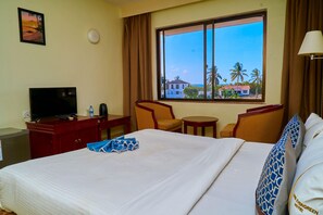 Executive Double Room | Desk, iron/ironing board, free WiFi, bed sheets