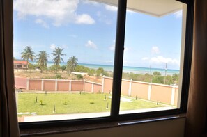 Vista para praia/oceano