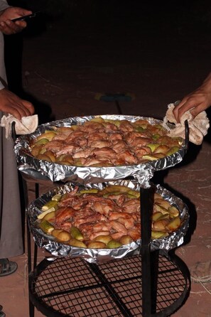 包每日當地菜式早餐