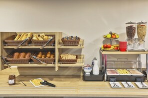 Petit déjeuner buffet servi tous les jours en supplément
