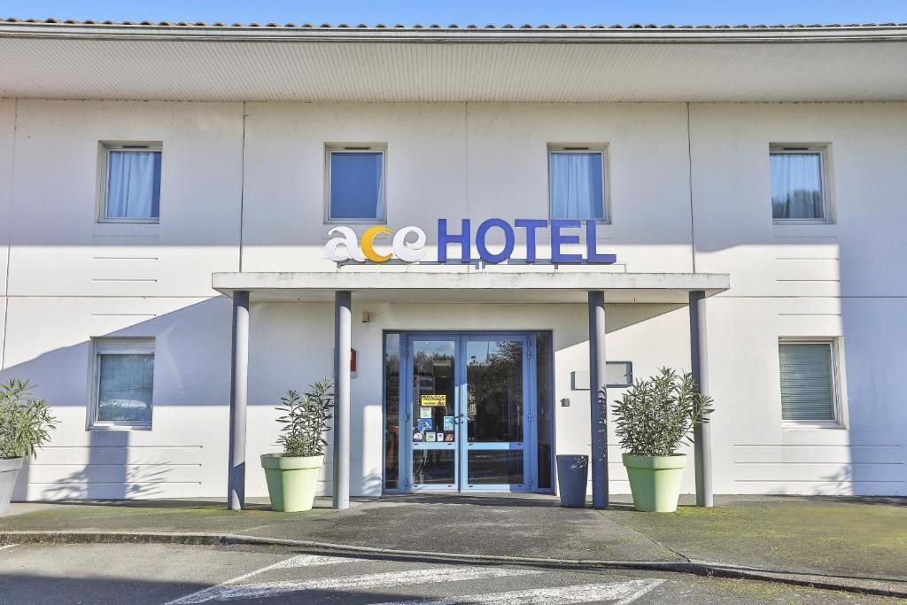 A hotel entrance with a sign reading 'ace HOTEL'.