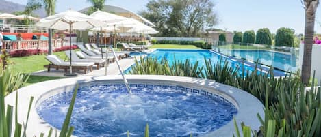 Bain à remous extérieur