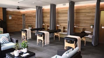 Couples treatment room(s), sauna, hot tub, steam room