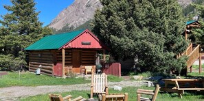 Premium bedding, down duvets - Silver Gate Lodging (Silver Gate)