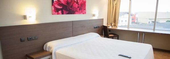 奢华套房, 无烟房 | 客房内保险箱、隔音、折叠床/加床（额外收费）、免费 WiFi