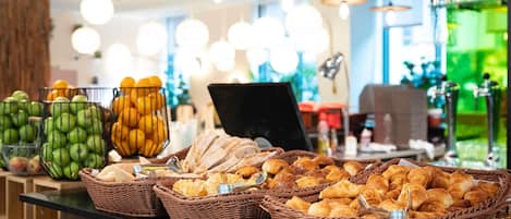 Päivittäinen buffetaamiainen (14.50 EUR per henkilö)