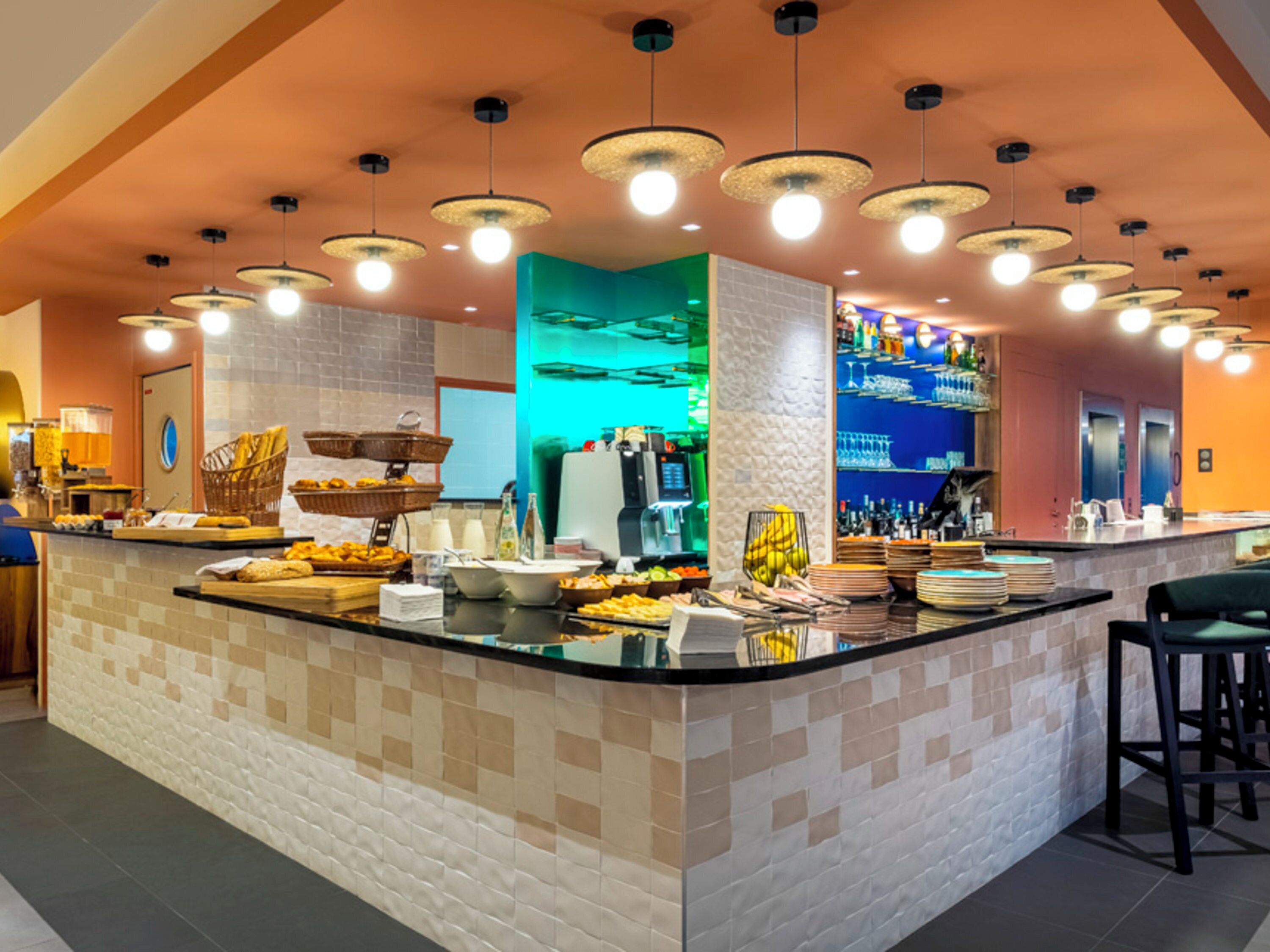 Petit déjeuner buffet compris