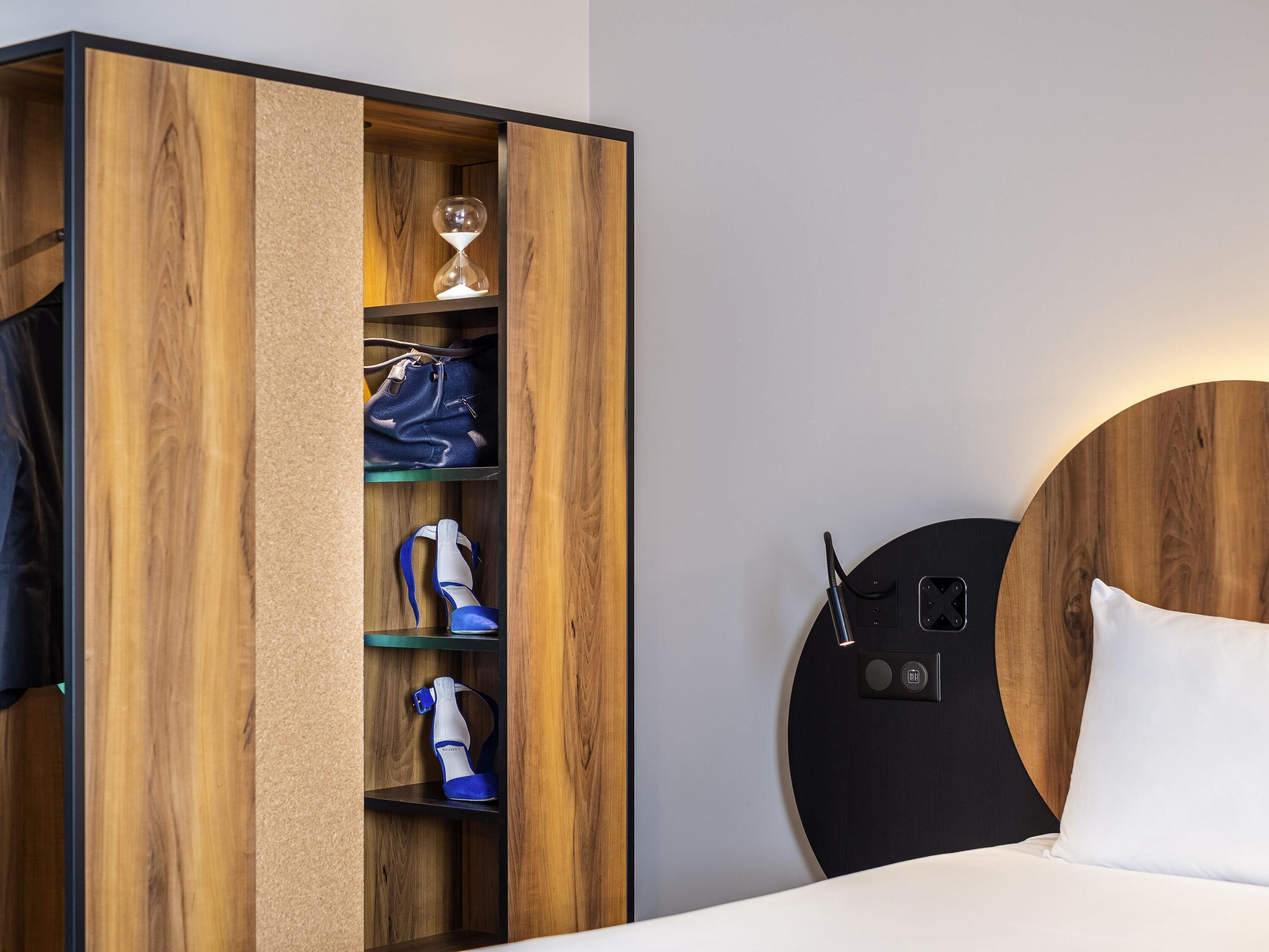 Schreibtisch, schallisolierte Zimmer, kostenlose Babybetten