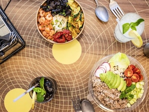 A table with two bowls of food, a glass of iced drink, and cutlery. - ibis Styles Paris Meteor Avenue d'Italie (Paris)