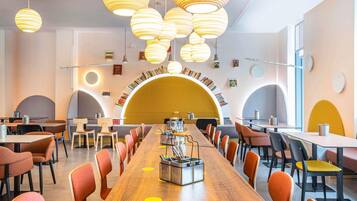 Buffet déjeuner gratuit