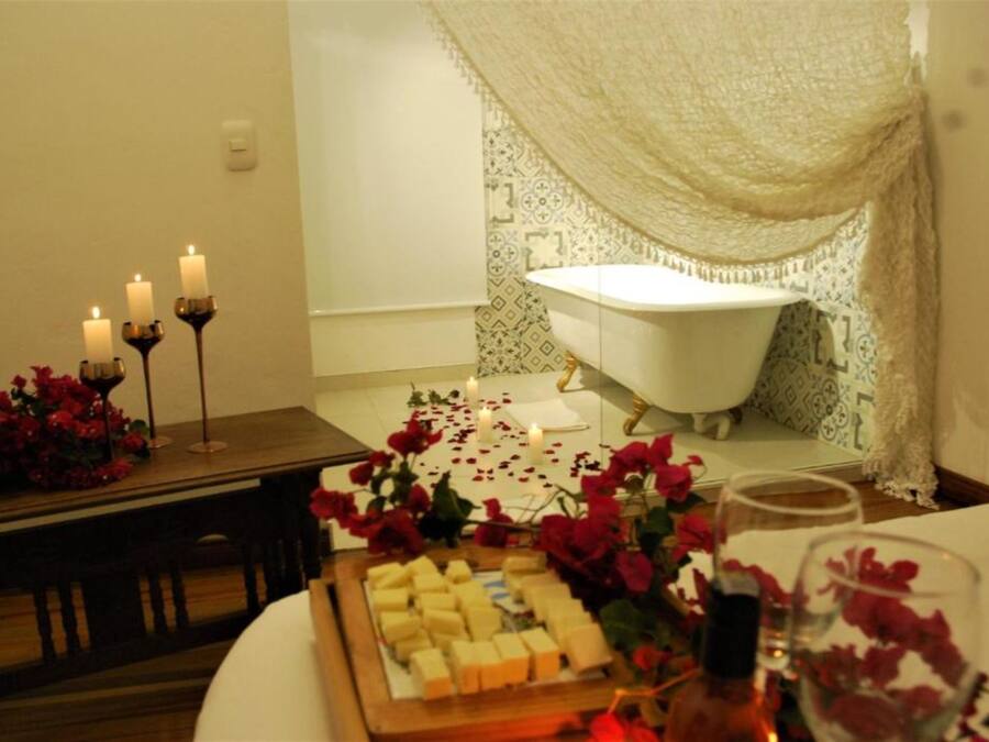 Suite, 1 King Bed, Non Smoking, Garden View | Premium bedding, down comforters, free WiFi, bed sheets