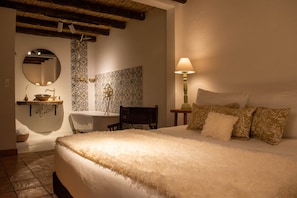 Superior Suite | Bathroom