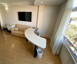 Superior Suite, 1 Double Bed | Living area | LED TV - Hotel Maerkli (Santo Angelo)