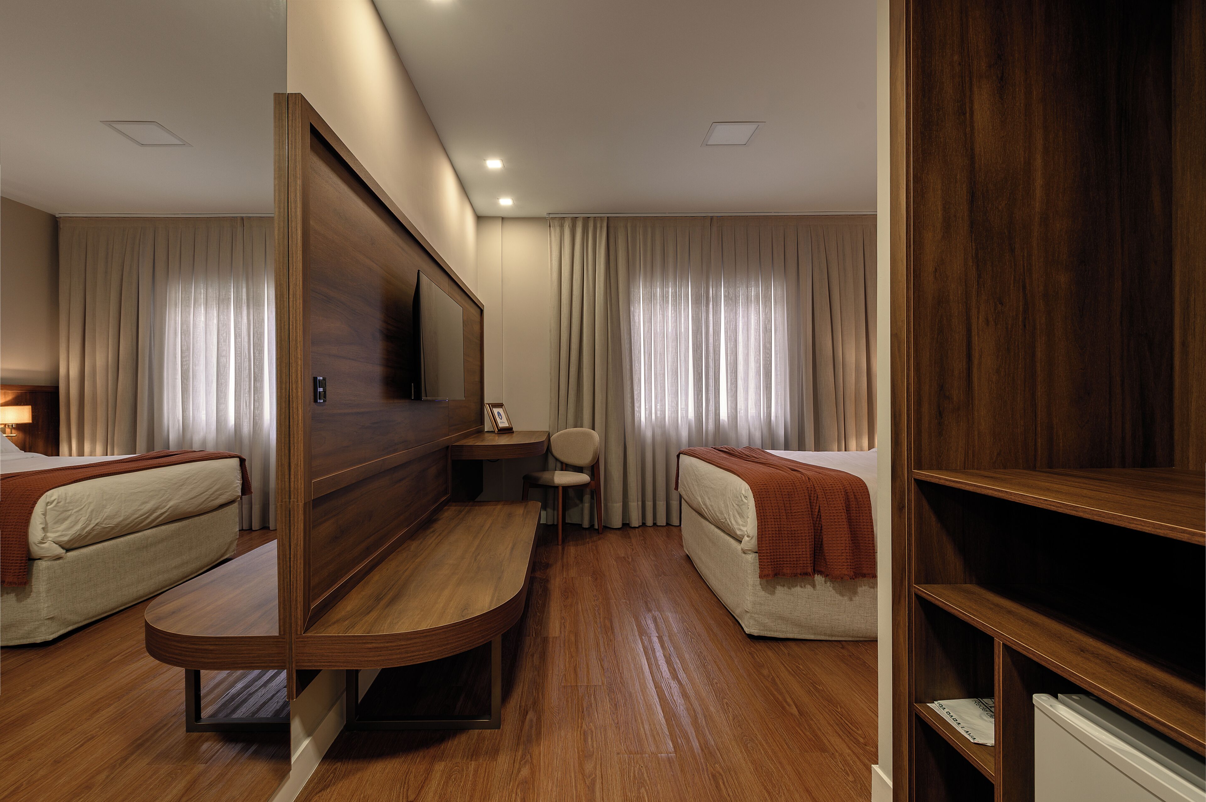 Executive Double Room, 1 Double Bed | Minibar, desk, blackout drapes, soundproofing