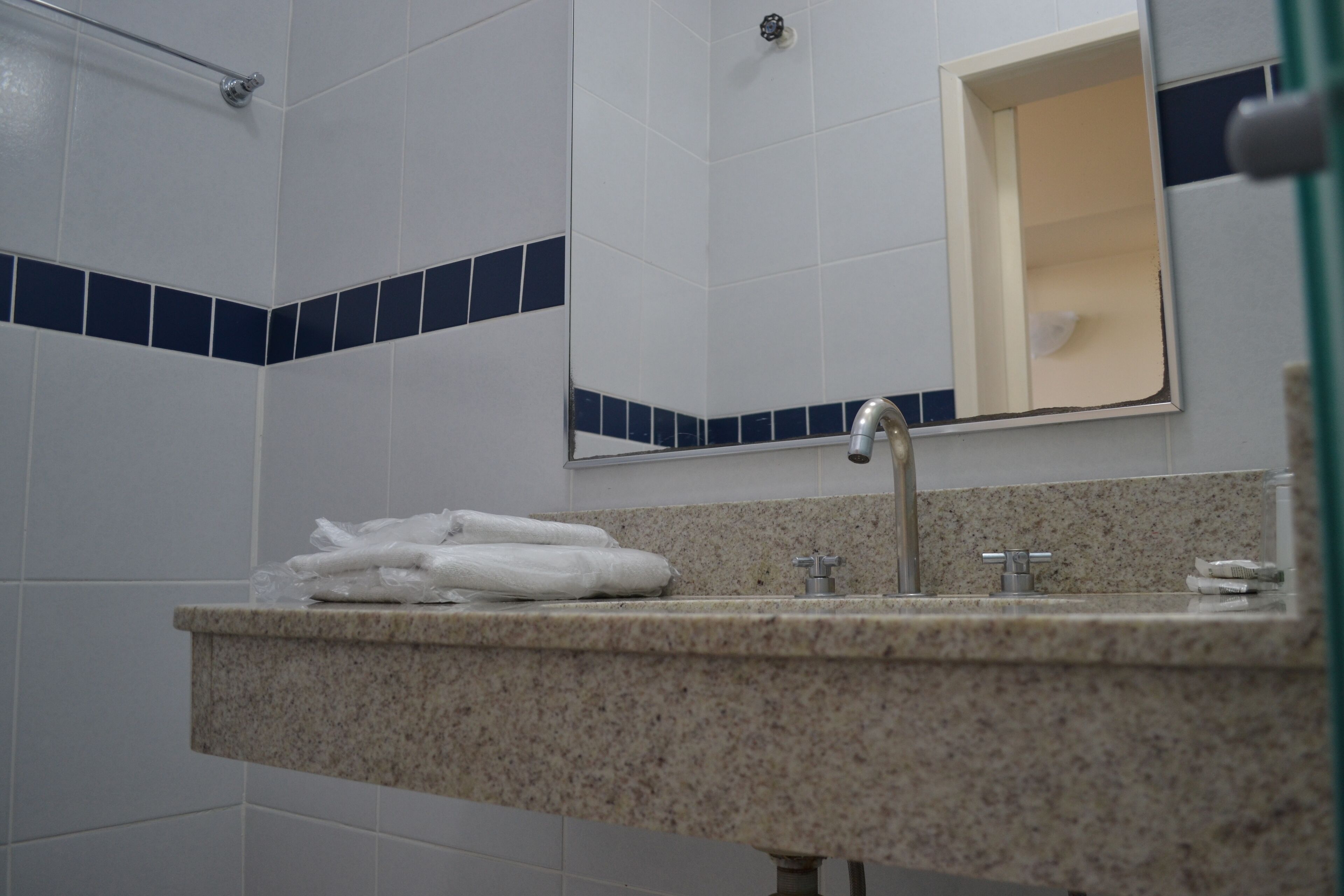 standard suite, 2 single beds | bathroom | shower, free toiletries, hair dryer, towels