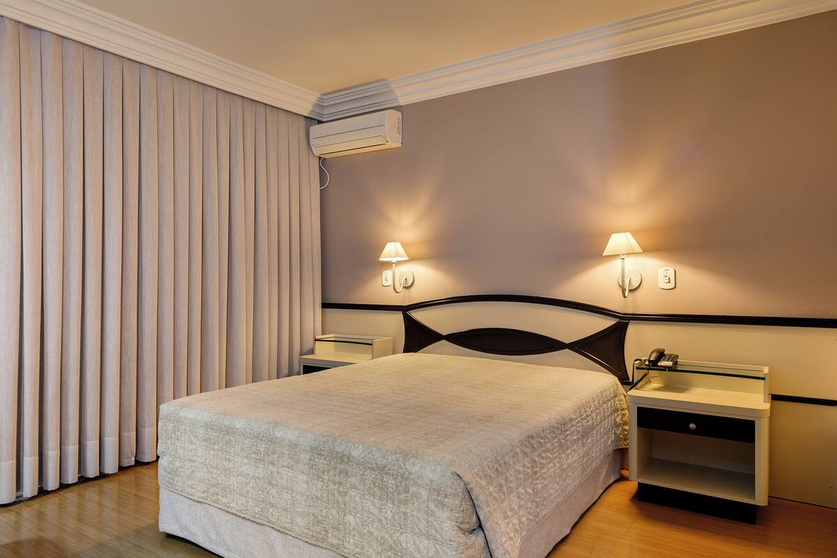 Superior Suite, 1 Double Bed | Minibar, desk, blackout drapes, soundproofing