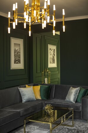 Exclusive Apartment, 1 King Bed | 5 bedrooms, premium bedding, memory foam beds, minibar - Aquaperla Hotel & SPA (Chisinau)