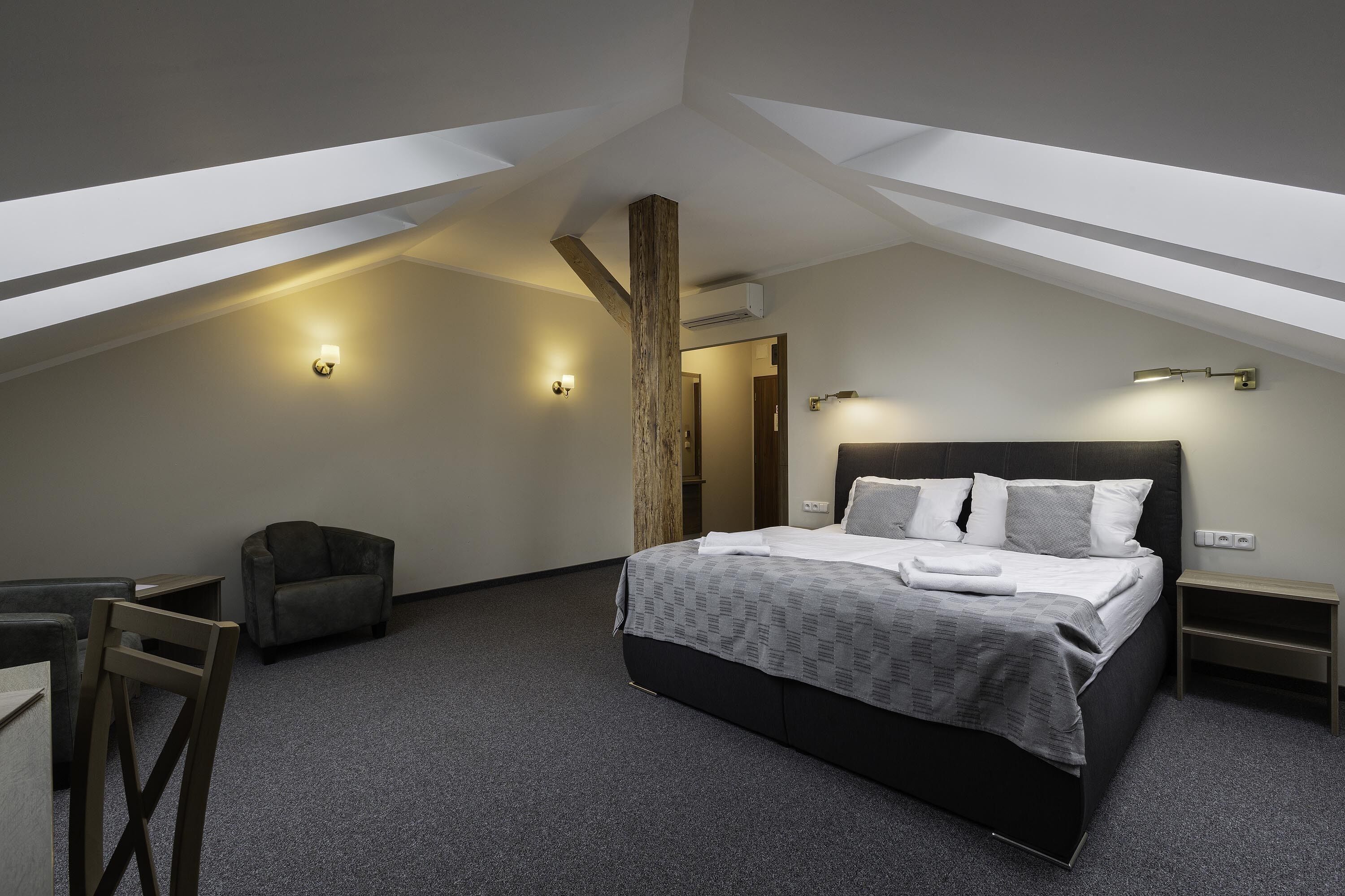 Deluxe Apartment, 1 Queen Bed | Hypo-allergenic bedding, minibar, desk, blackout drapes