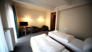 Premium Twin Room, Patio | 1 bedroom, hypo-allergenic bedding, minibar, desk