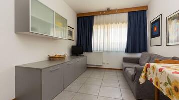 Apartment, 2 Bedrooms | Living area