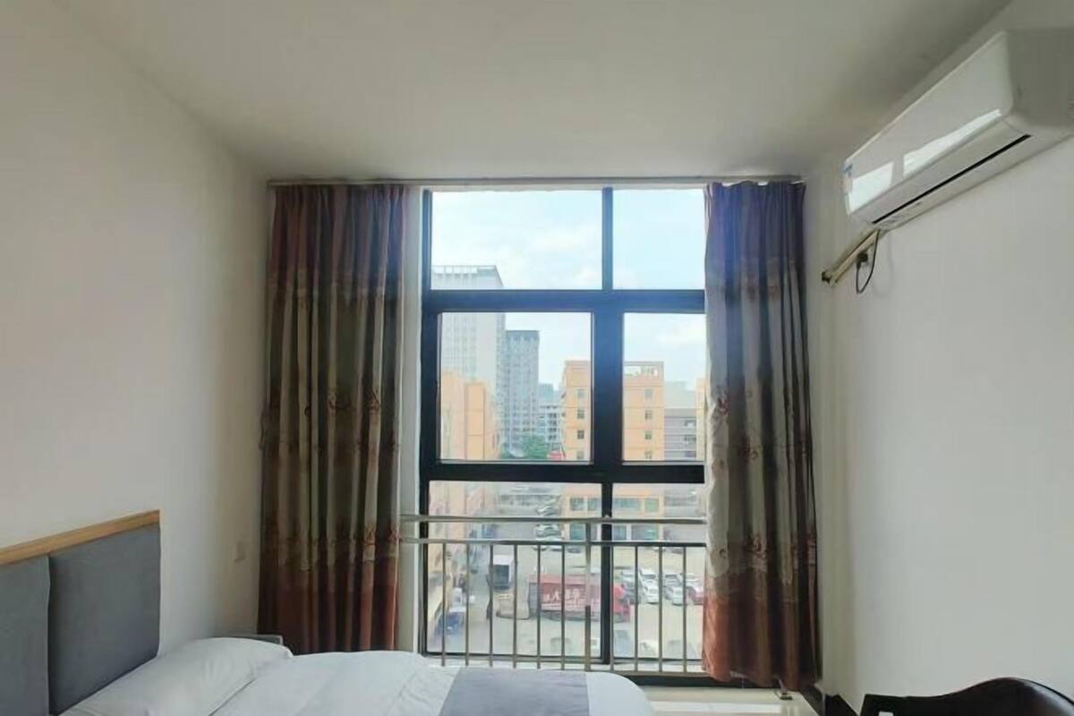 Ropa de cama de alta calidad, colchones con pillow-top y escritorio 