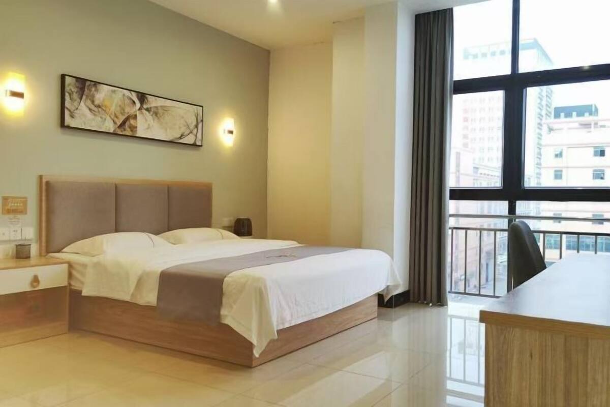 Ropa de cama de alta calidad, colchones con pillow-top y escritorio 