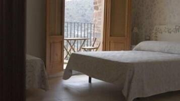 Cortinas blackout, wifi gratis y ropa de cama