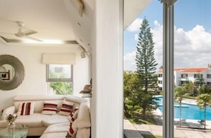2 bedrooms, in-room safe, individually decorated, individually furnished