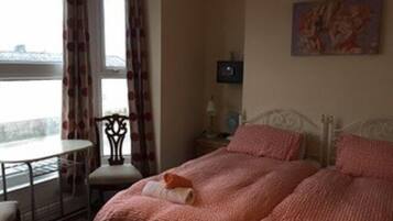 Doppel- oder Zweibettzimmer | Zimmersafe, kostenloses WLAN, Bettwäsche