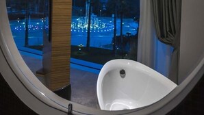 スイート 浴槽 | 専用スパ浴槽