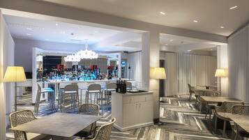 朝食 (オーダー形式)、毎日提供 (無料)