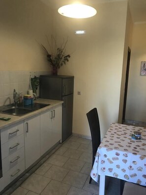 Basic-Apartment, Stadtblick | Eigene Küche