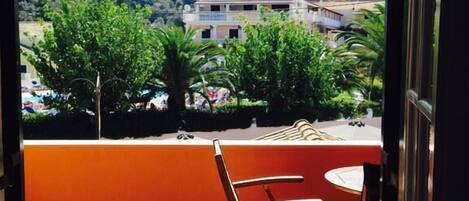 Departamento básico, vista a la ciudad | Balcón