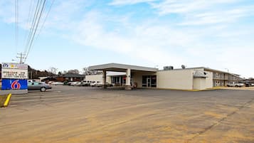 المنشأة من الخارج