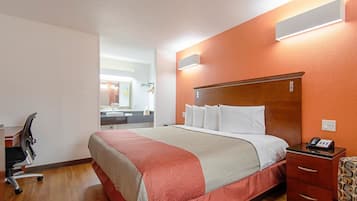 Desk, laptop workspace, soundproofing, free WiFi