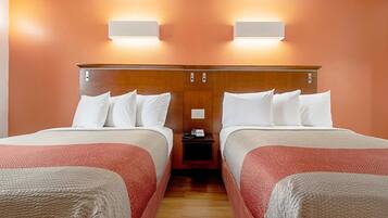 مكتب ومساحة عمل للكمبيوتر المحمول وتجهيزات عازلة للصوت وواي فاي مجانًا