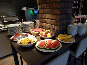 Frukostbuffé varje dag mot avgift